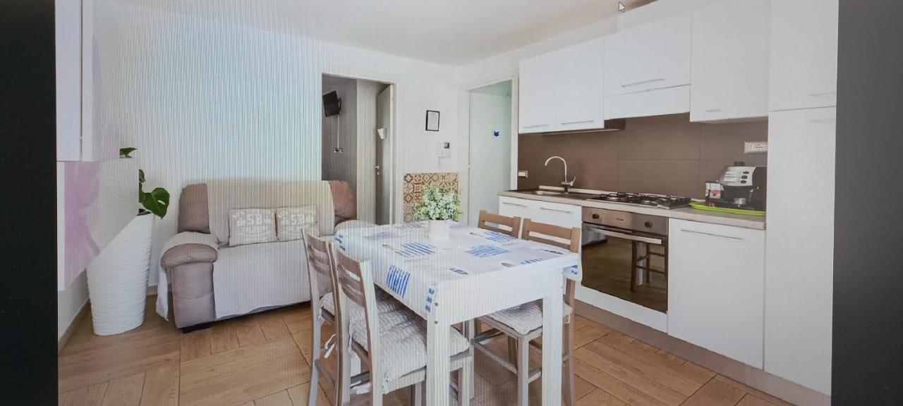 Oristano 5 Pers Appartamento Exterior foto
